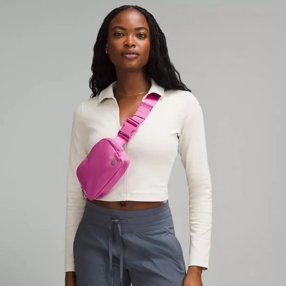 Lululemon Everywhere Belt Bag Crossbody 1L - SONIC PINK. - NWT - Picture 2 of 7